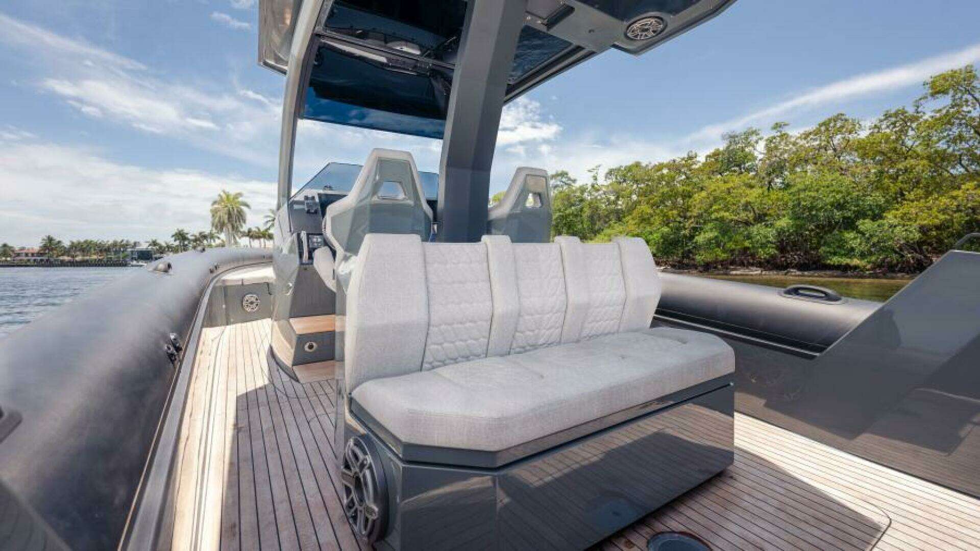 2025 Skipper 38 Sunbed - Image 18