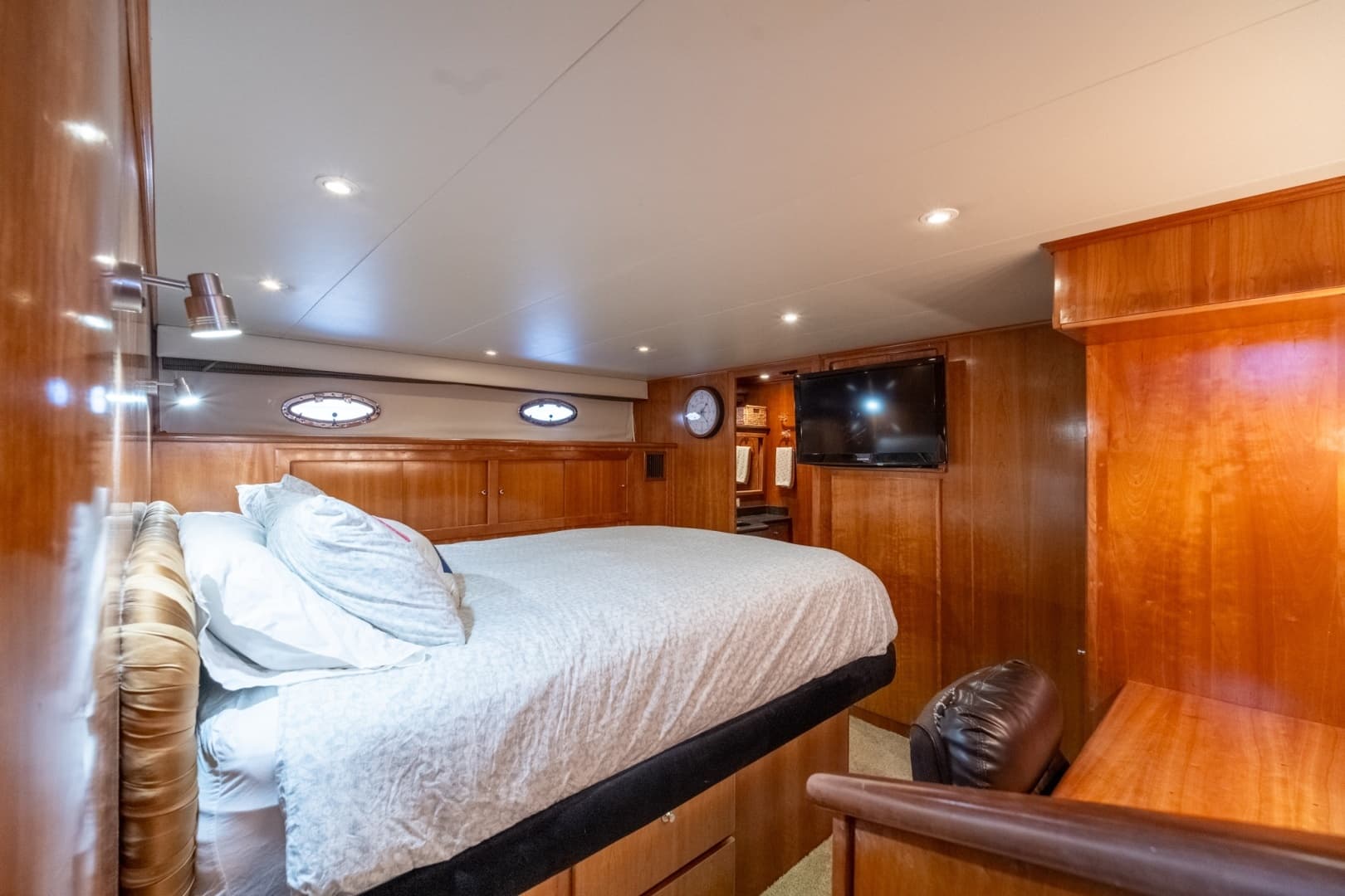 2003 Navigator 5700 - Image 50