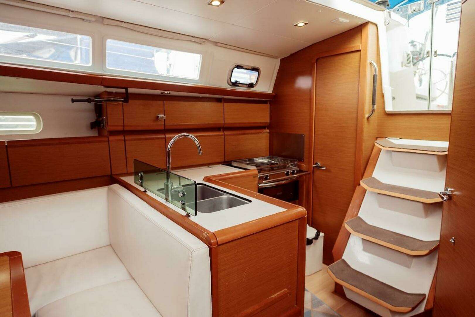2019 Jeanneau 389 Sun Odyssey - Image 26
