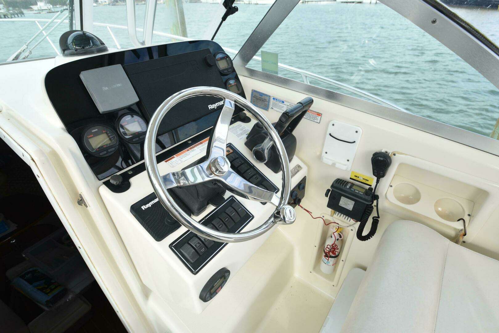 2005 Pursuit 3070 Offshore Express - Image 4