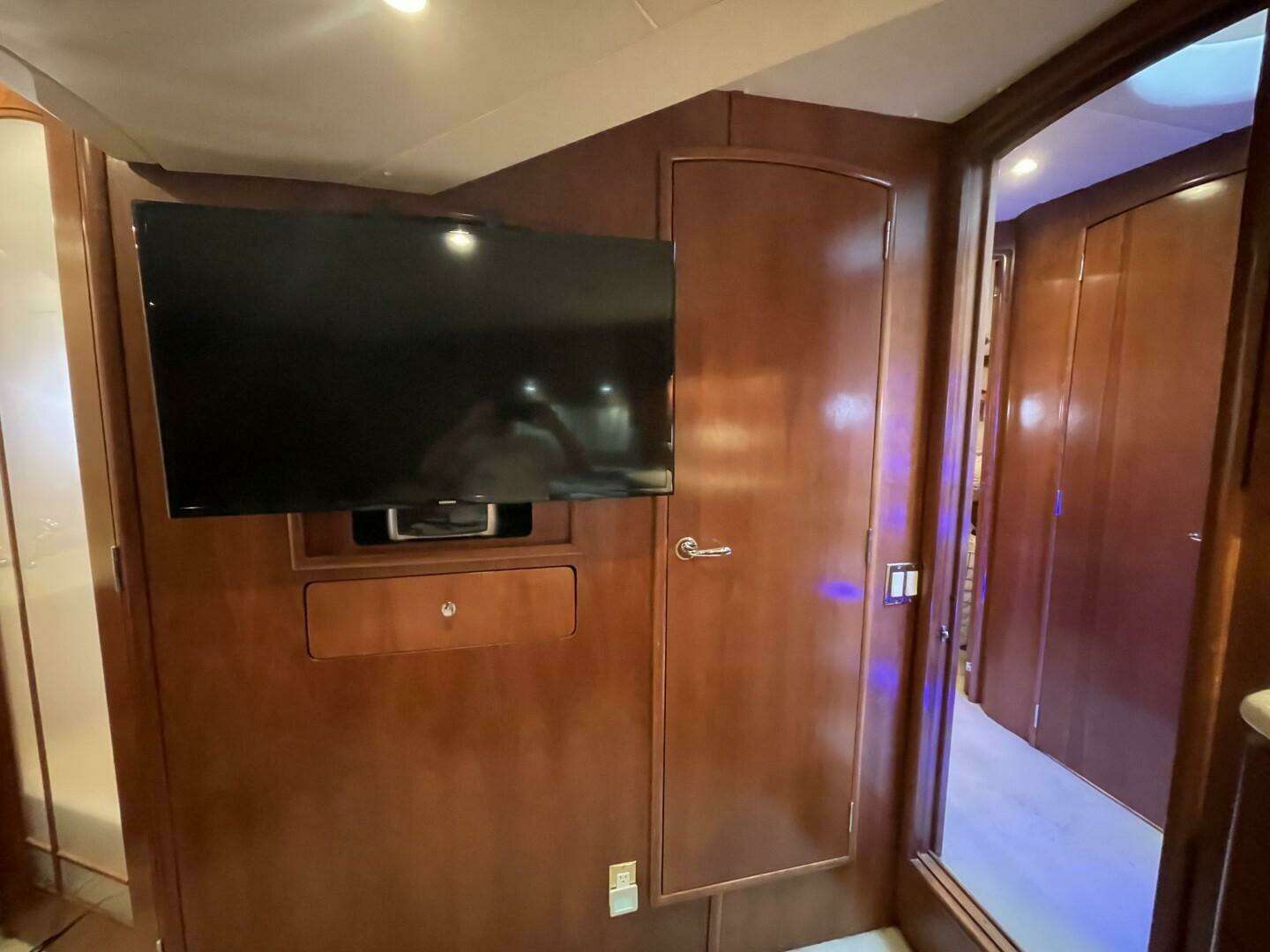 1998 Carver 53 Voyager - Image 73