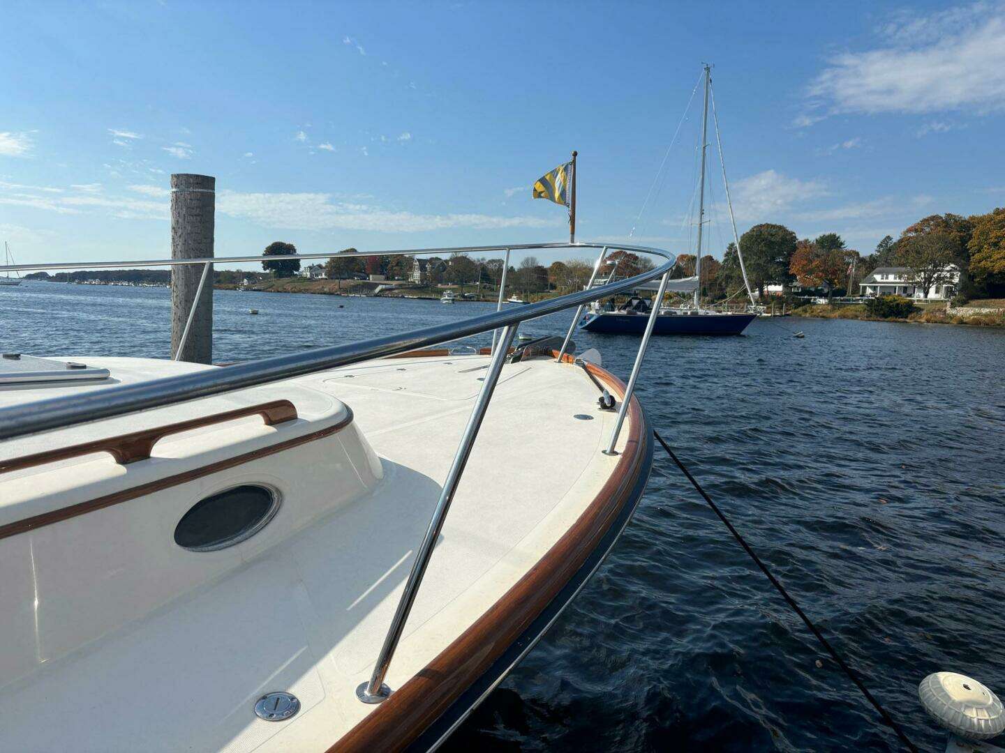 2005 Hinckley Talaria 44 Motor Yacht - Image 5