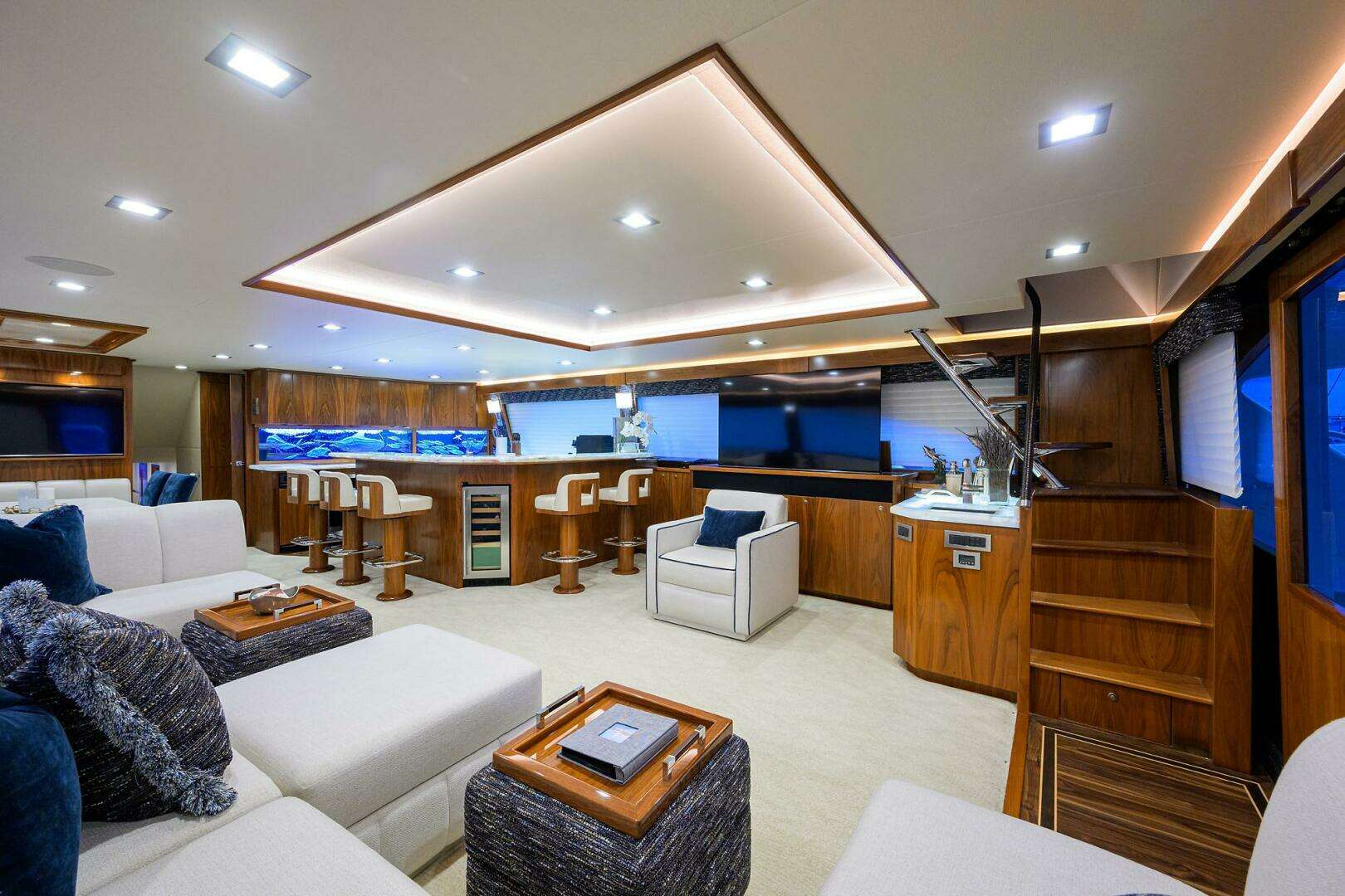 2020 Viking 92 Enclosed Bridge - Image 3