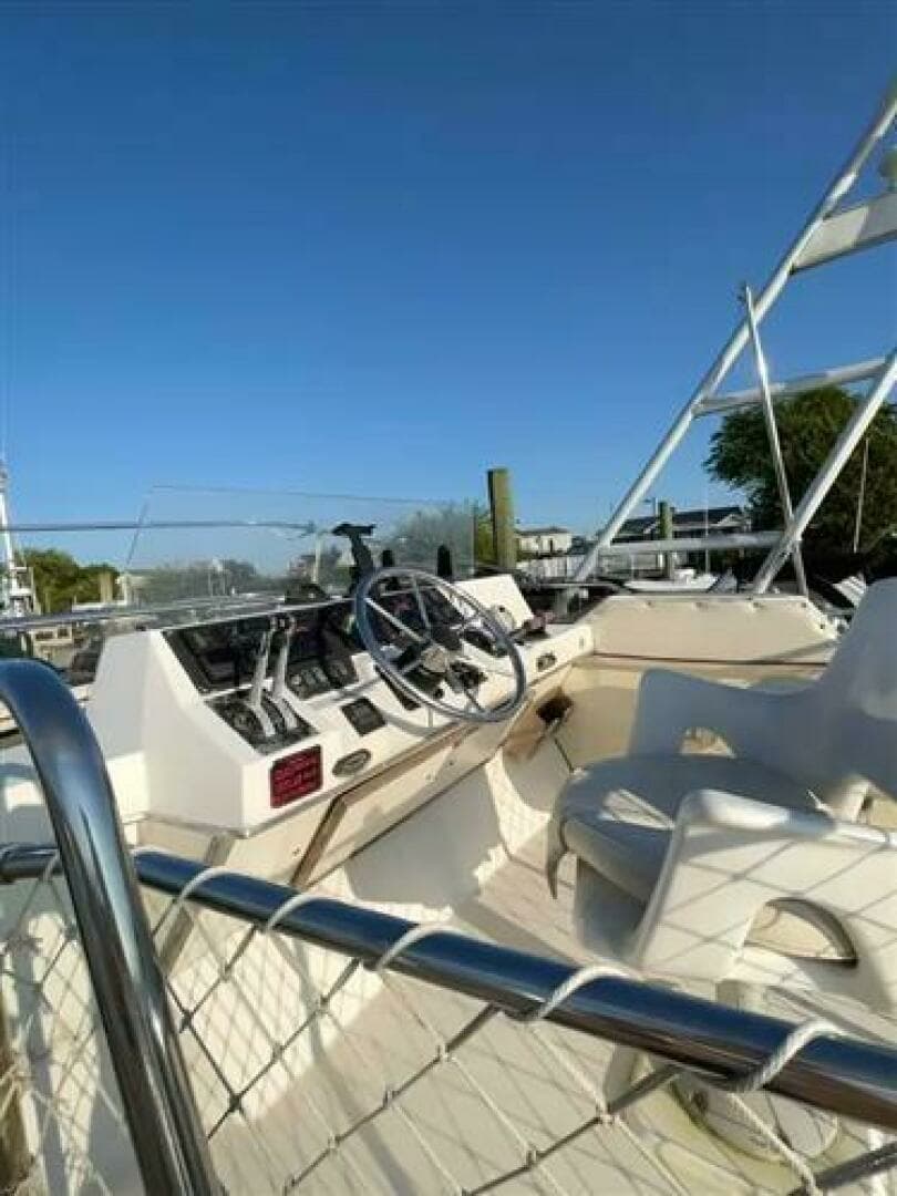1987 Bayliner 3460 - Image 8