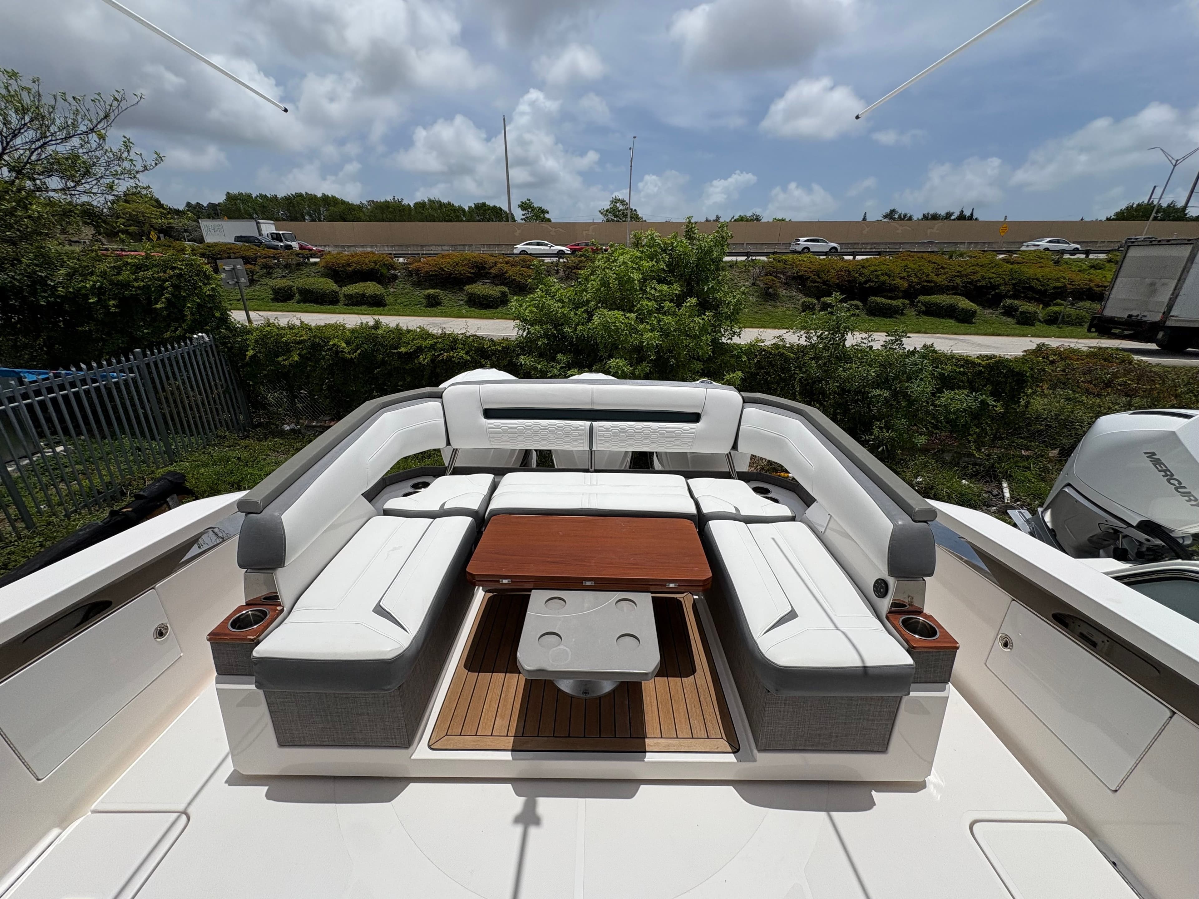 2019 TIARA YACHTS 38 LS - Image 7