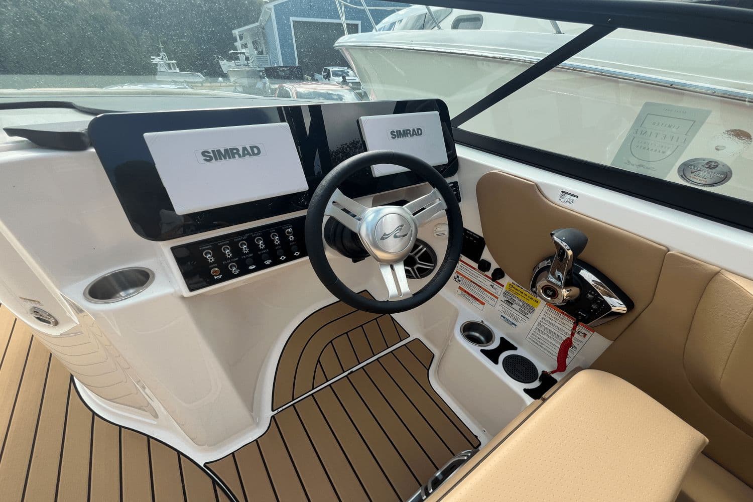 2026 Sea Ray SDX 230 Outboard - 14