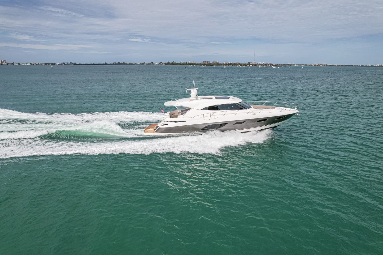 2015 Riviera 6000 Sport Yacht - Image 17