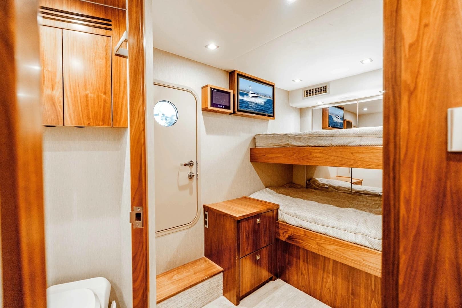2018 Viking 72 Convertible - Image 24