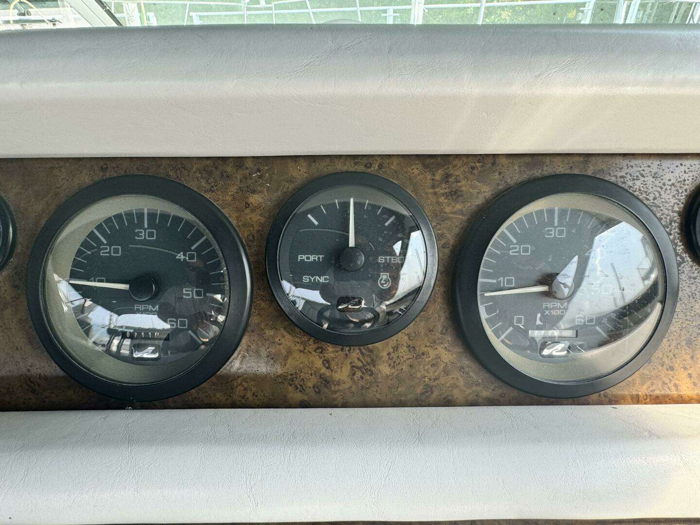 1995 Sea Ray Express Cruiser - Image 12
