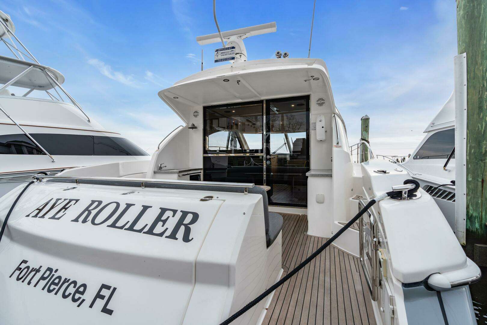 2014 Riviera 44 Sport Yacht - Image 17