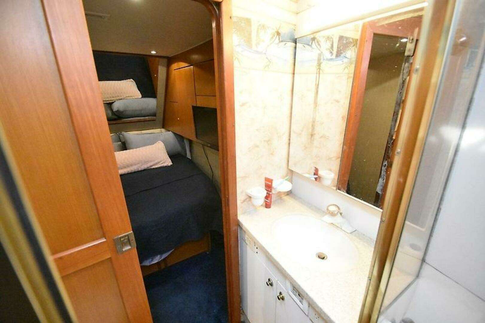 2000 Ocean Yachts 48 Convertible - Image 26