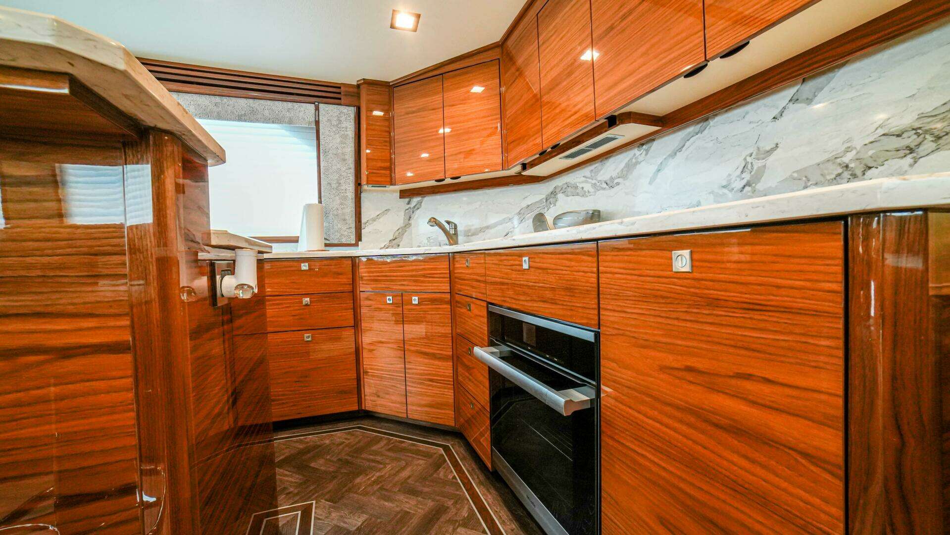 2023 Viking 72 Convertible - Image 44