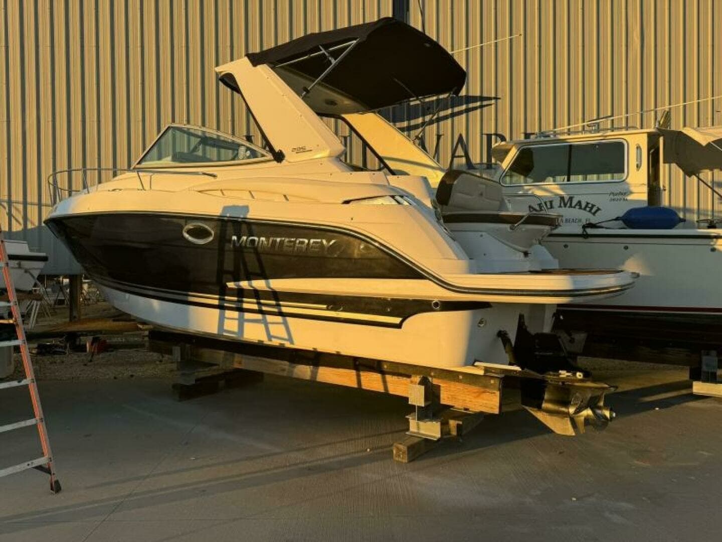 2018 Monterey 295 Sport Yacht - Image 3