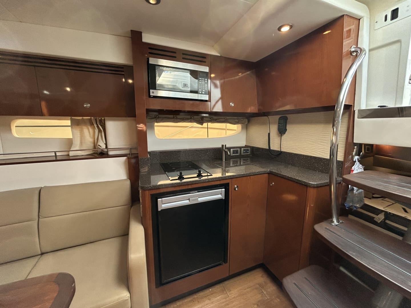 2014 Sea Ray 350 Sundancer - Image 10