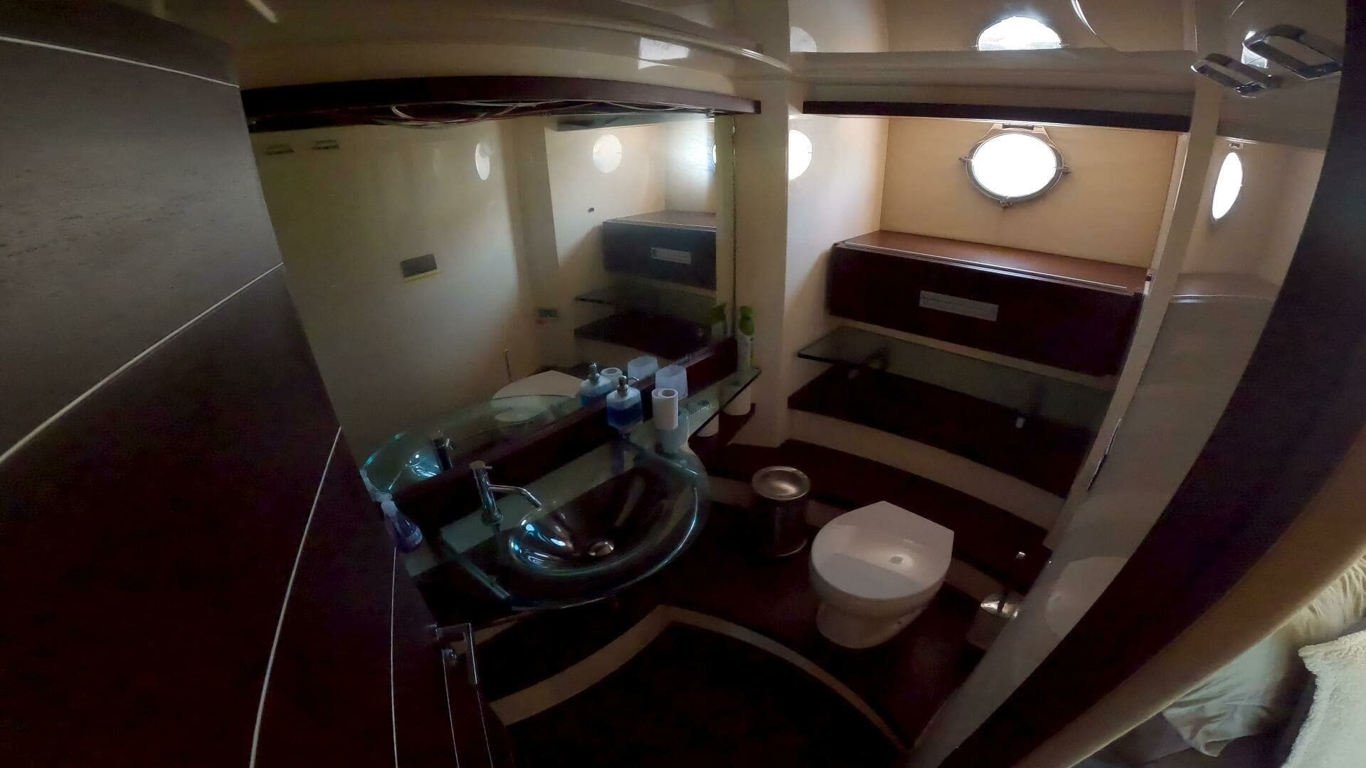 2011 Azimut 68S - Image 16