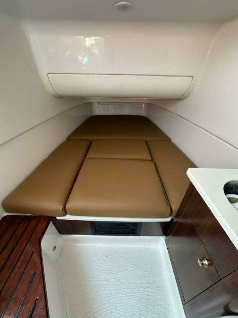 2023 Robalo R360 - Image 24