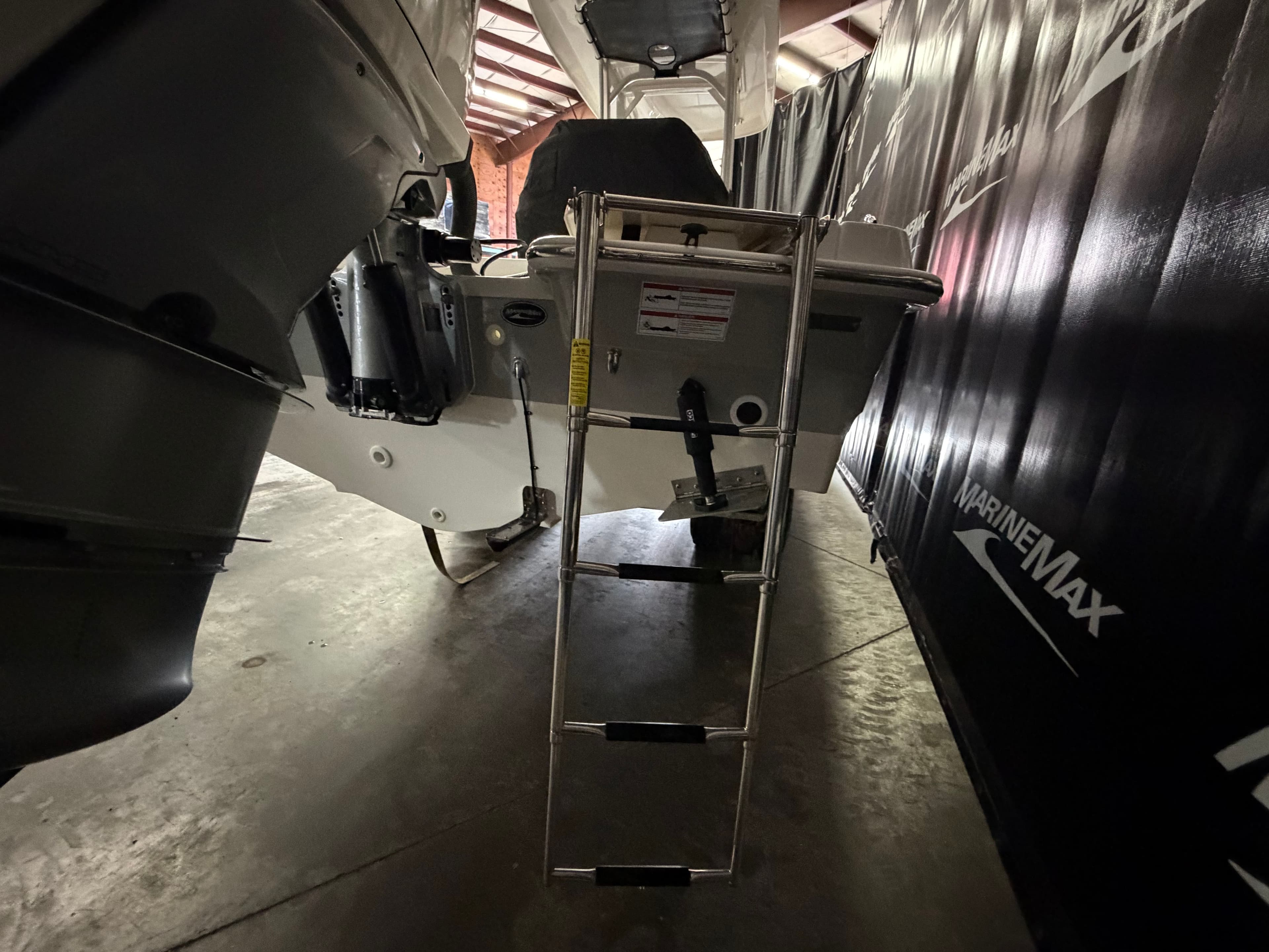 2026 Boston Whaler 250 Dauntless - 9