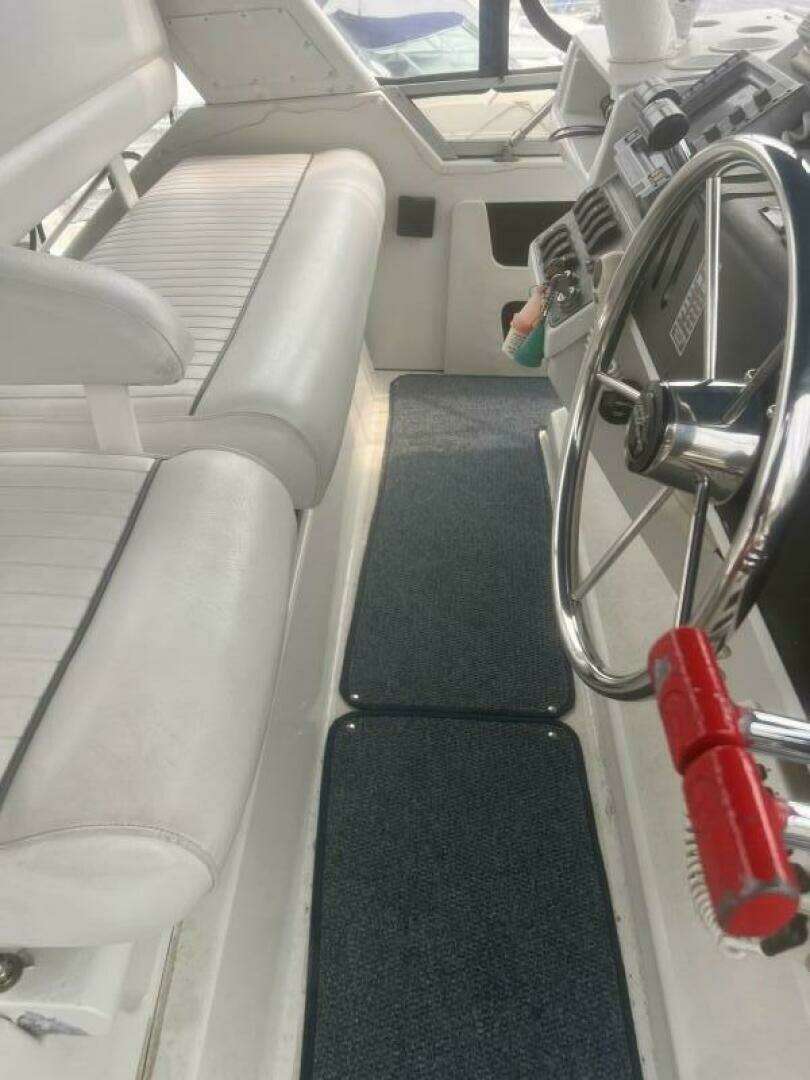 1994 Carver Aft Cabin Motor Yacht - Image 15
