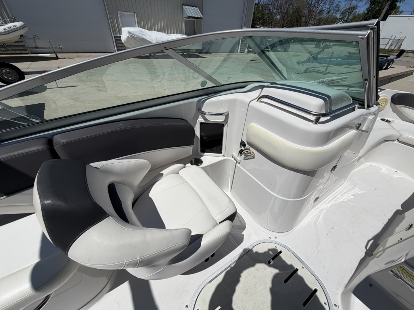 2011 Four Winns H240 - Image 13