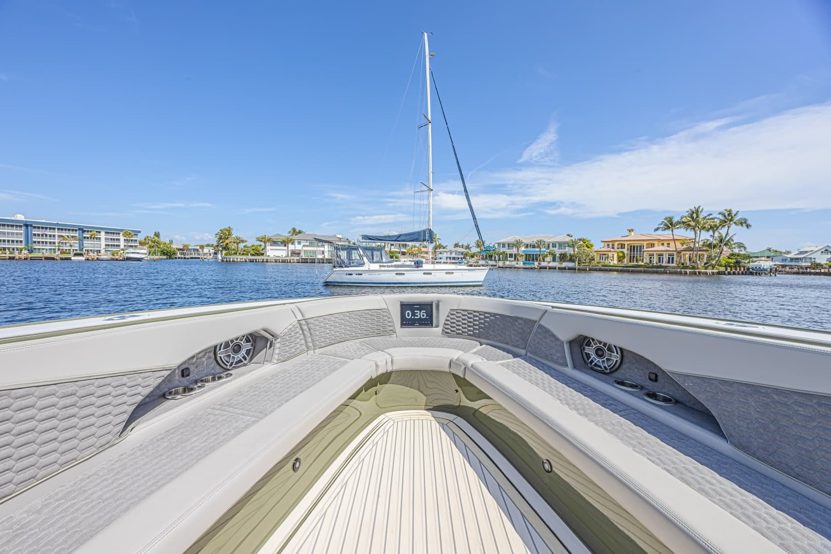 2025 Midnight Express 52 Vitesse - Image 21