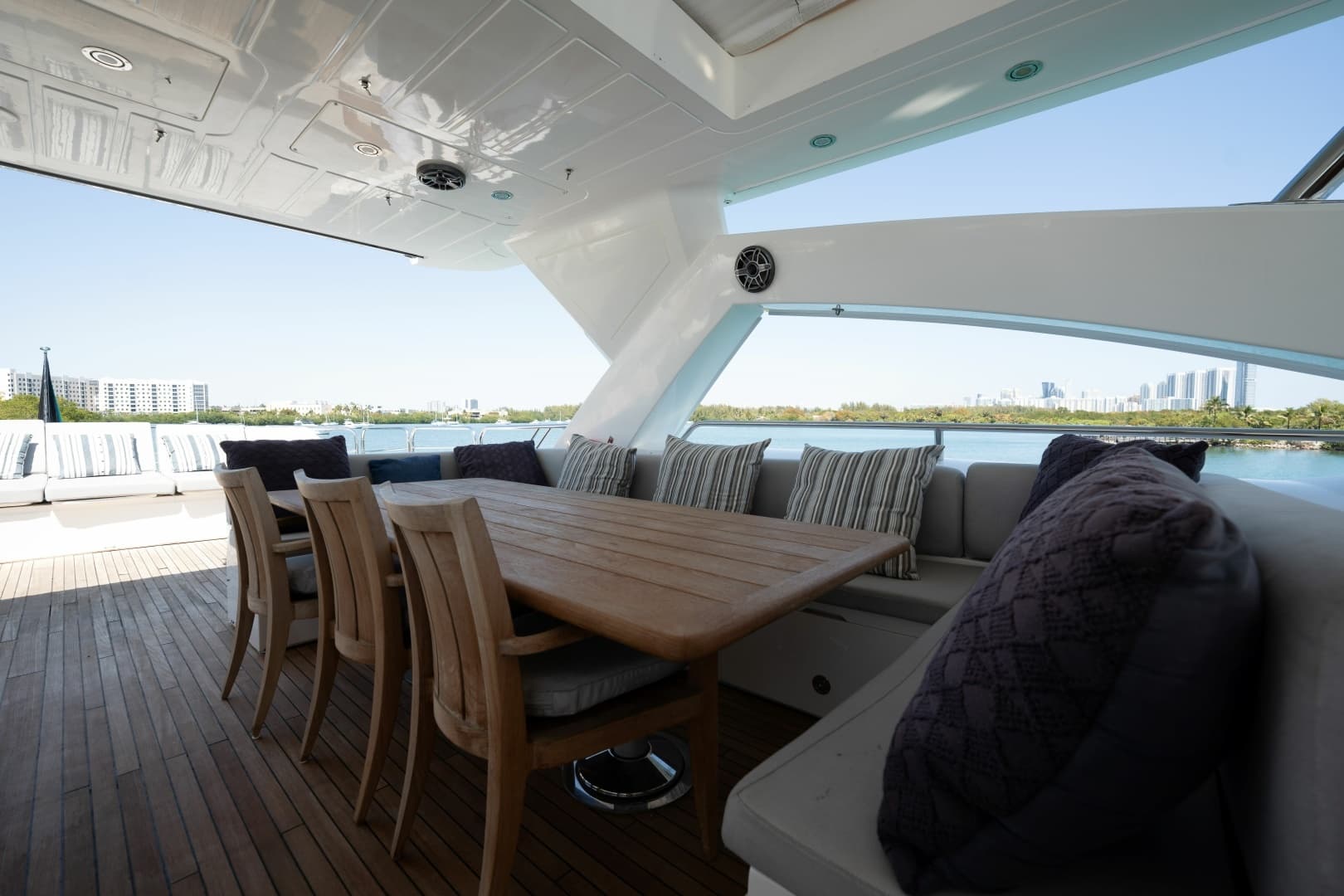 2010 Sunseeker 34 Metre Yacht - Image 22