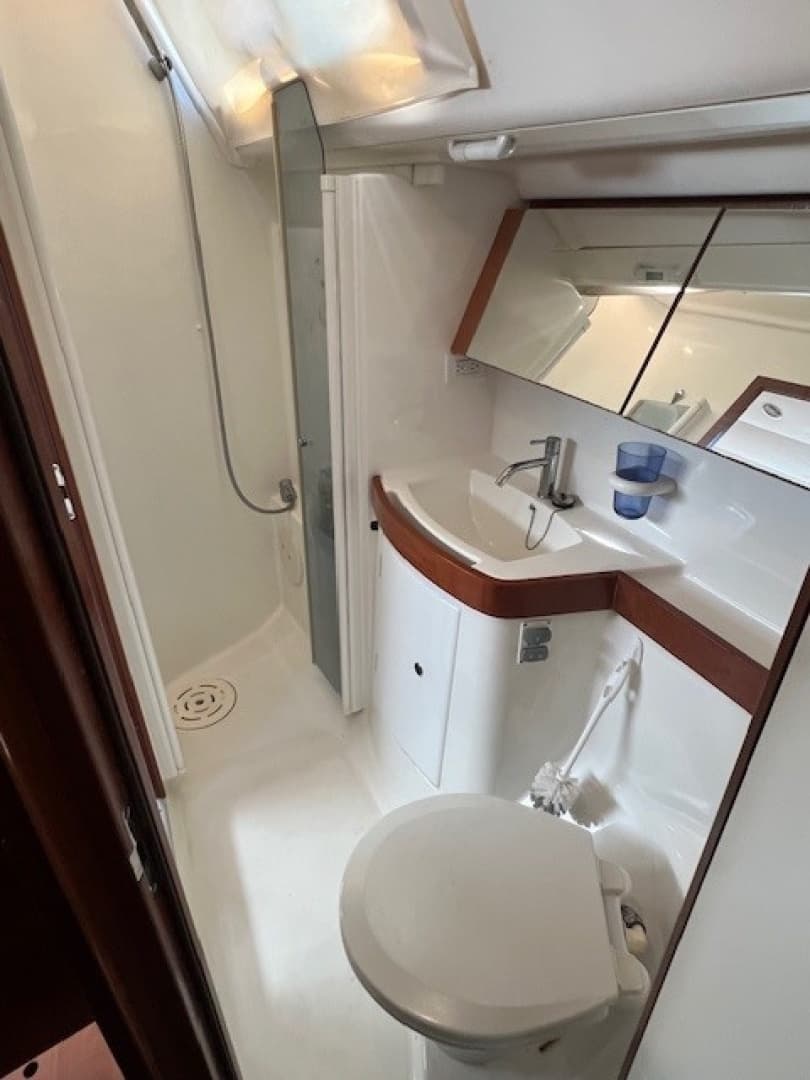 2009 Beneteau Oceanis 43 - Image 38