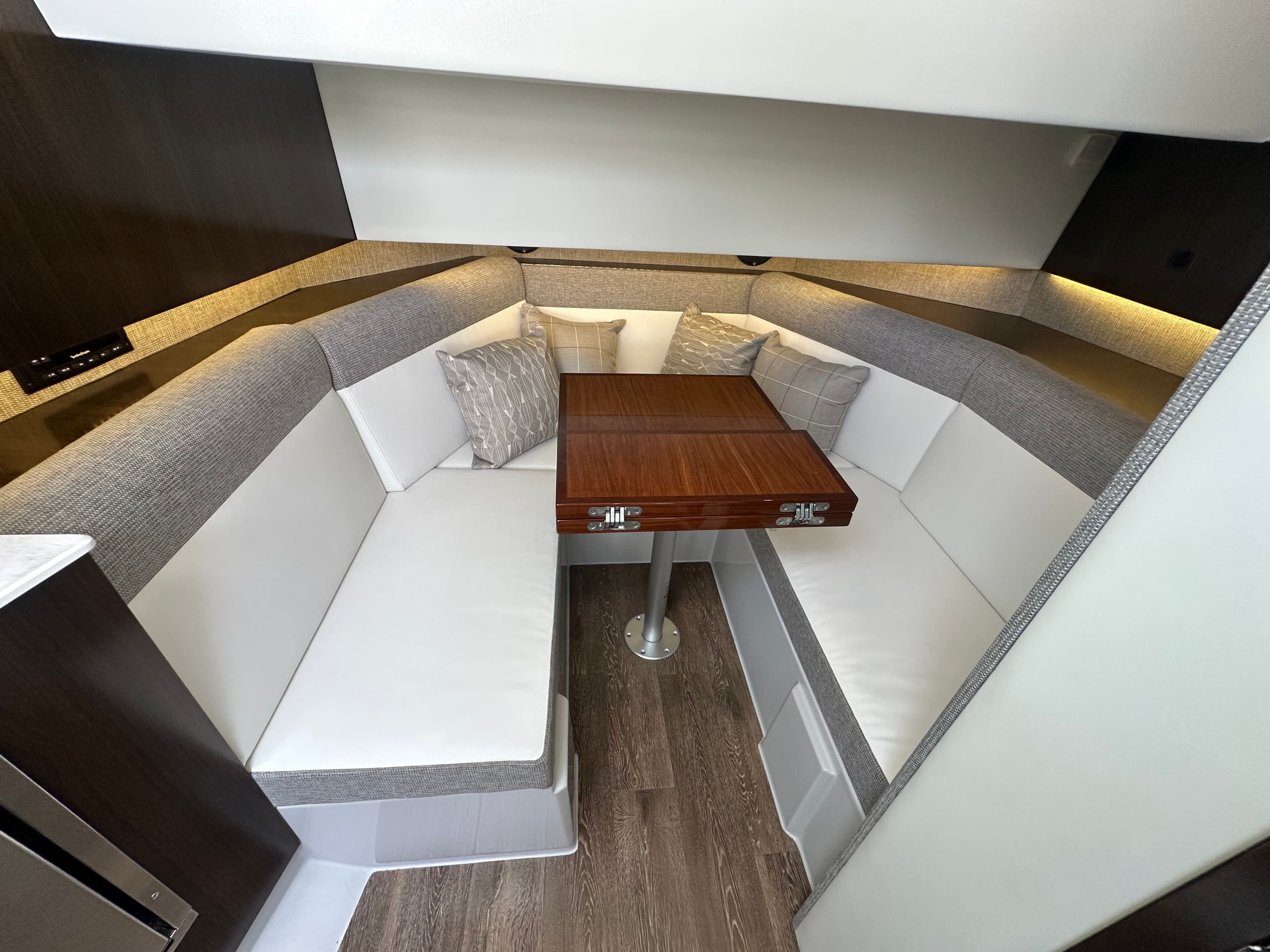 2021 Cruisers Yachts 38 GLS - 15