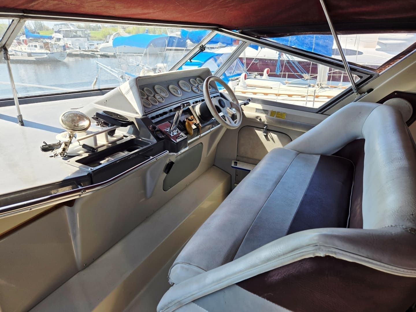 1984 Cruisers Yachts Ultra Vee 336 - Image 13