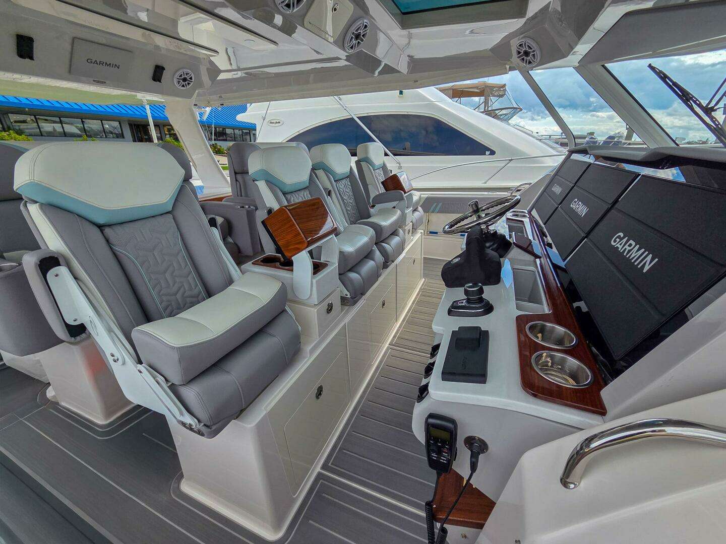 2025 Regal 50 SAV - Image 23