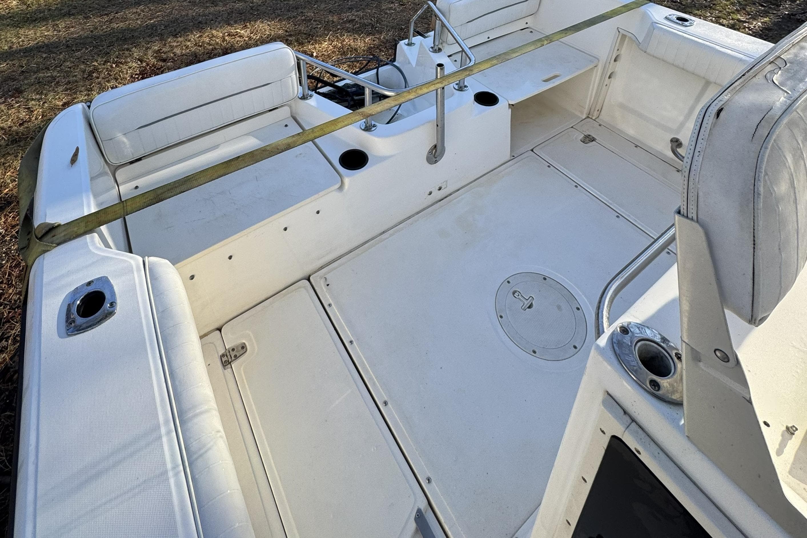 1999 Boston Whaler 21 Outrage boat interior with seating and storage compartments.