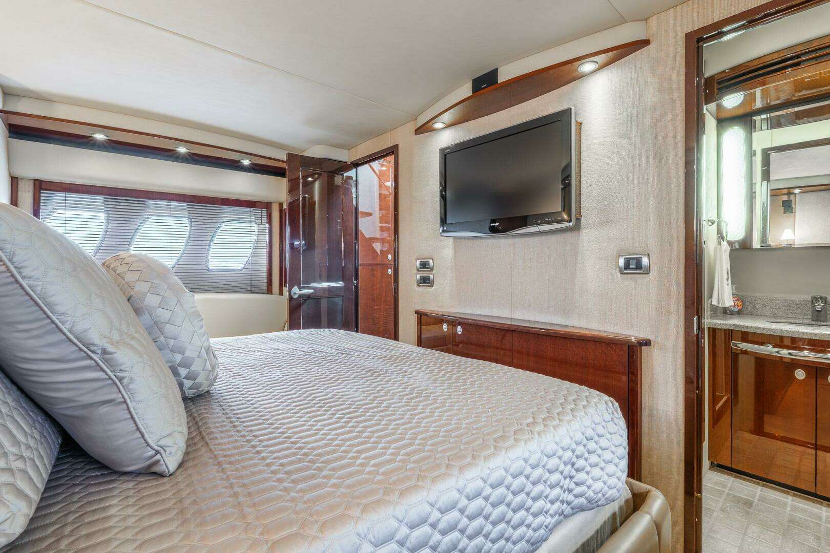 2008 Sea Ray 60 Sundancer - Image 45