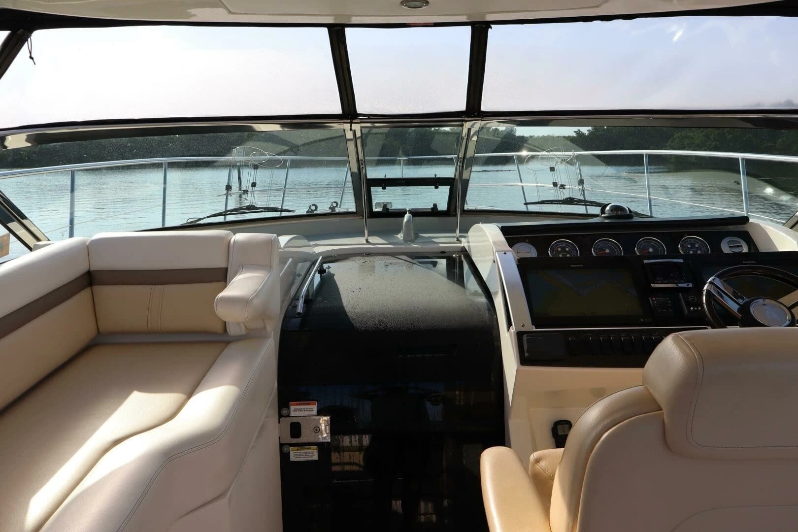 2015 Sea Ray 410 Sundancer - Image 29