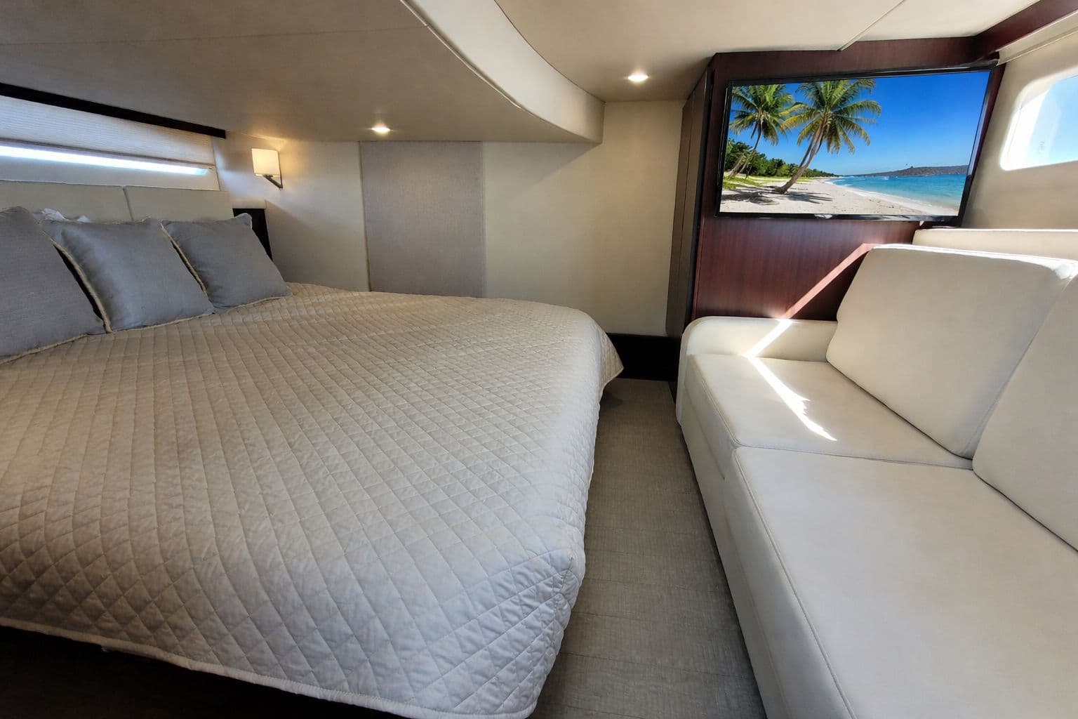 2019 REGAL 42 GRANDE COUPE - Image 31