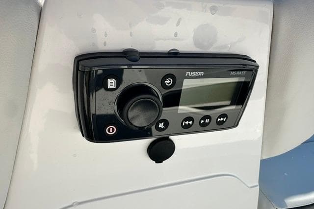 Fusion marine stereo system on 2021 Hurricane SunDeck Sport 185 OB boat.