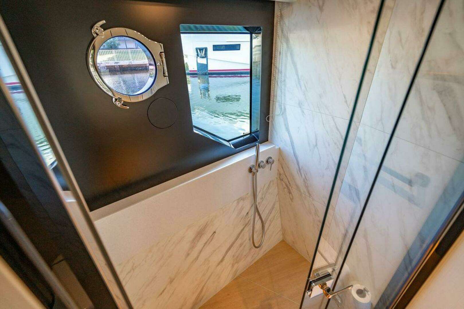 2023 Absolute 64 Navetta - Image 31