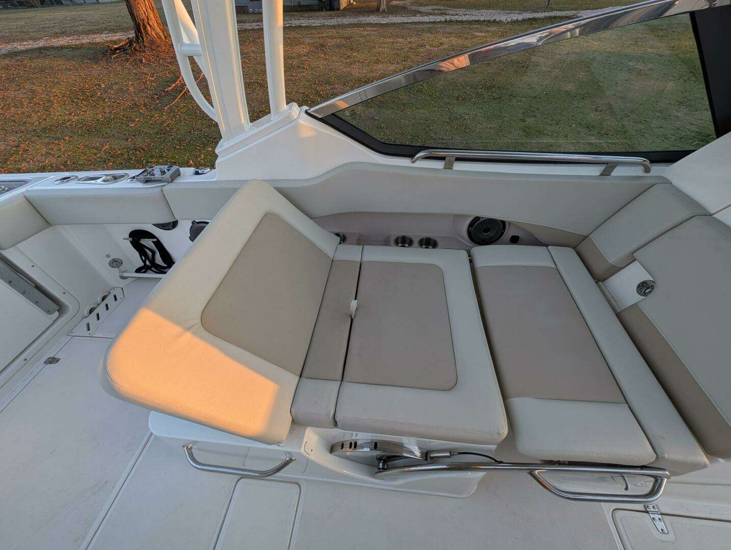2023 Boston Whaler 240 Vantage - Image 47