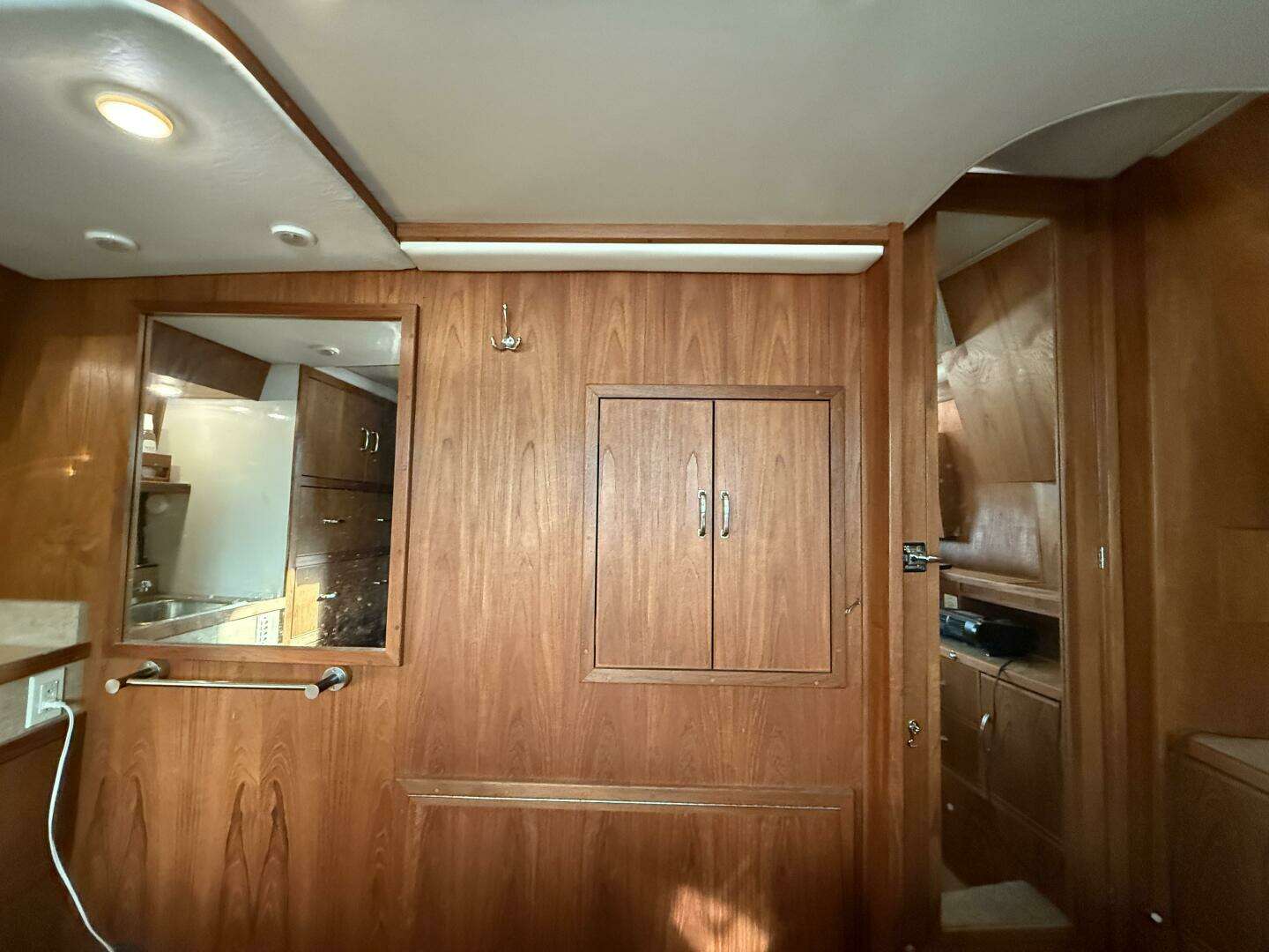 1998 Bayliner 4087 - Image 23
