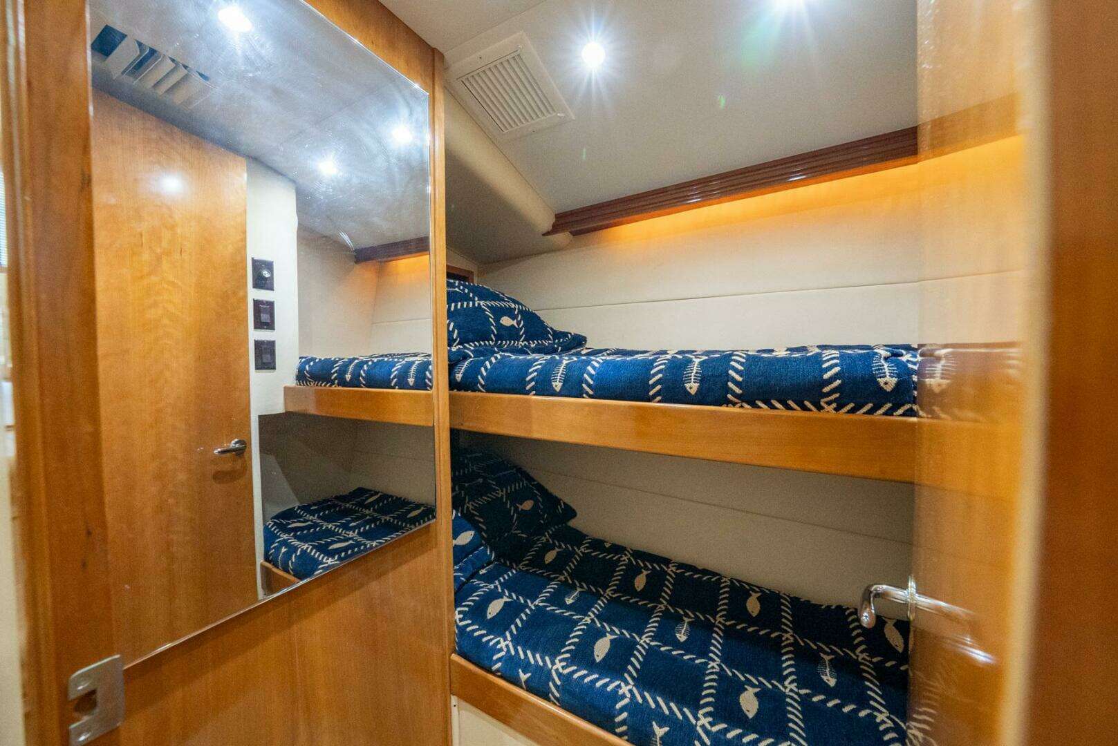 2001 Hatteras 50 Convertible - Image 37