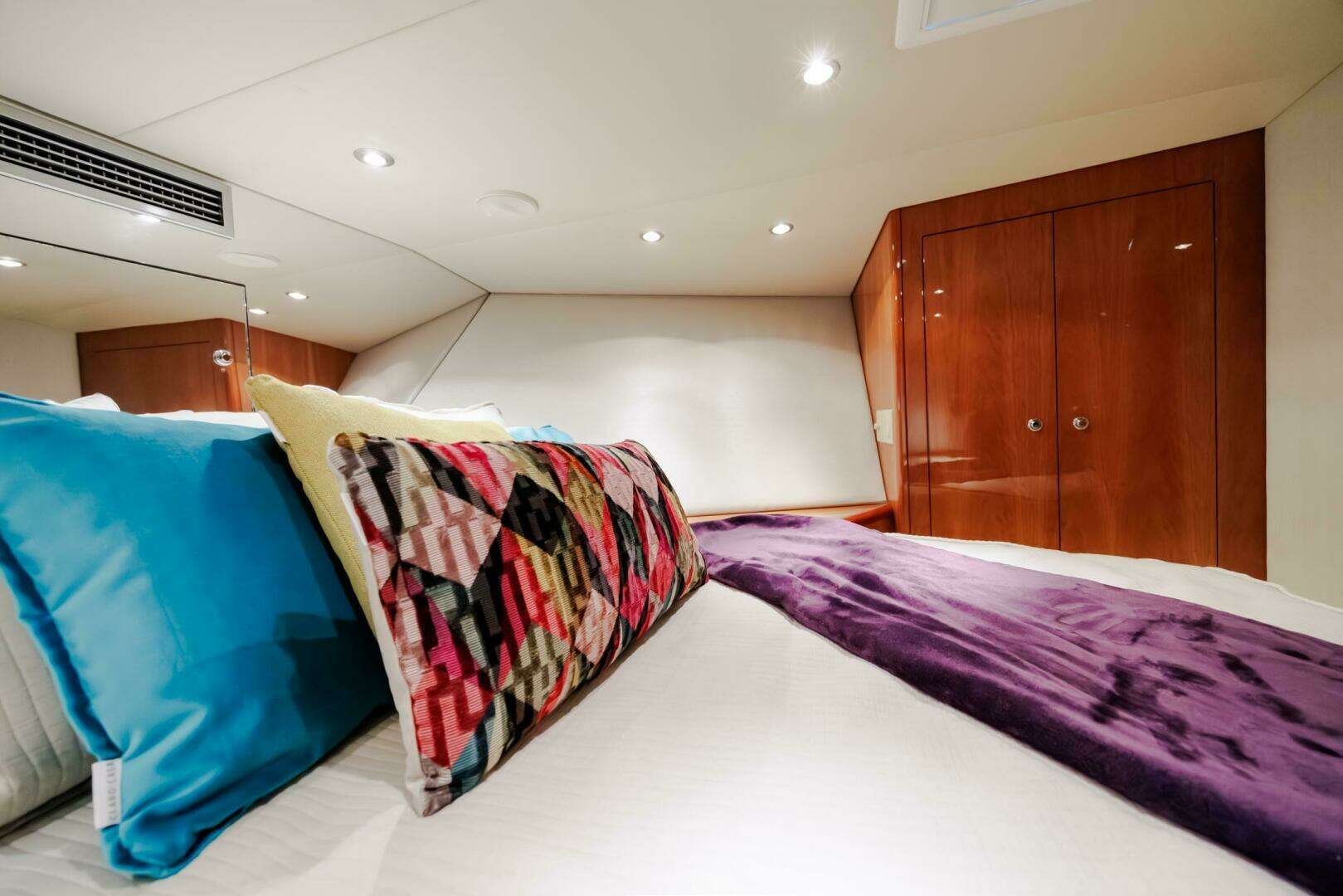 2005 Hatteras 50 Convertible - Image 43
