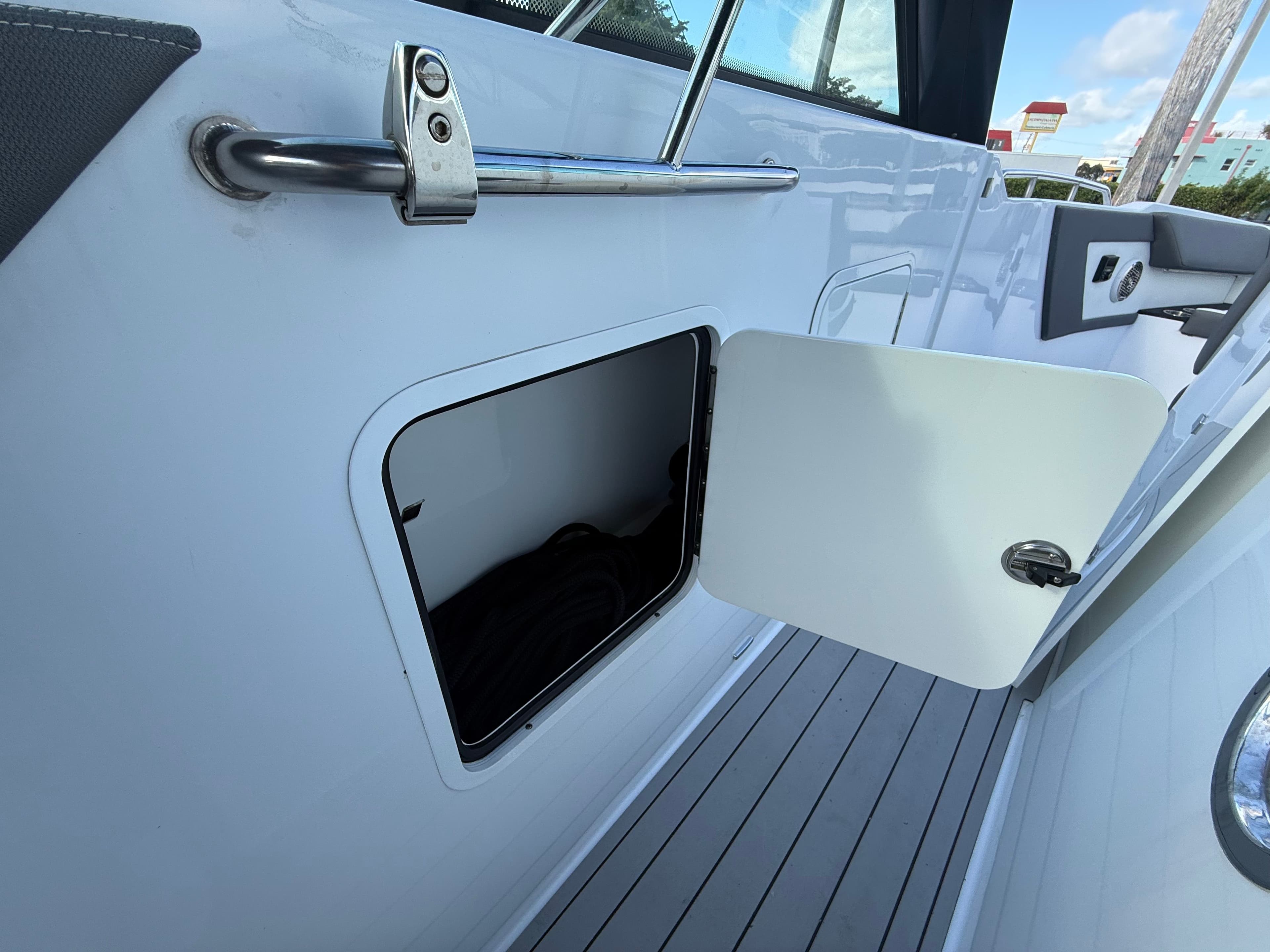 2022 Cruisers Yachts 34 GLS OB - 29