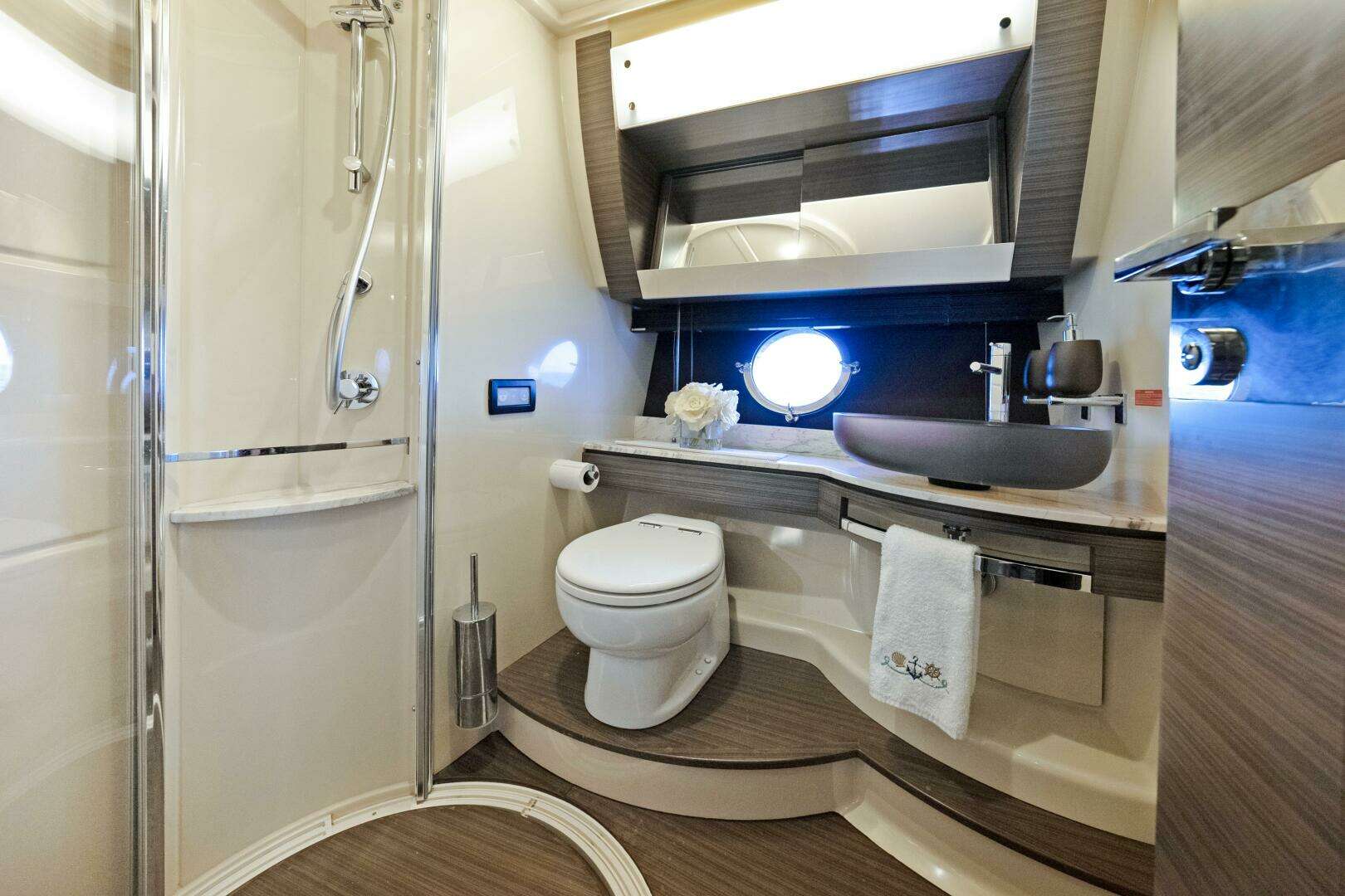 2017 Azimut 60 Flybridge - Image 28