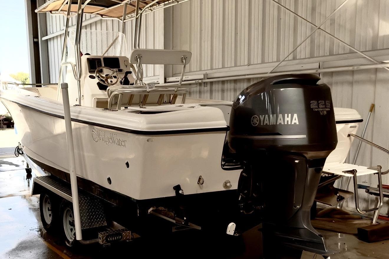 Edgewater 225CC 2001 boat with Yamaha 225 engine in a storage facility.