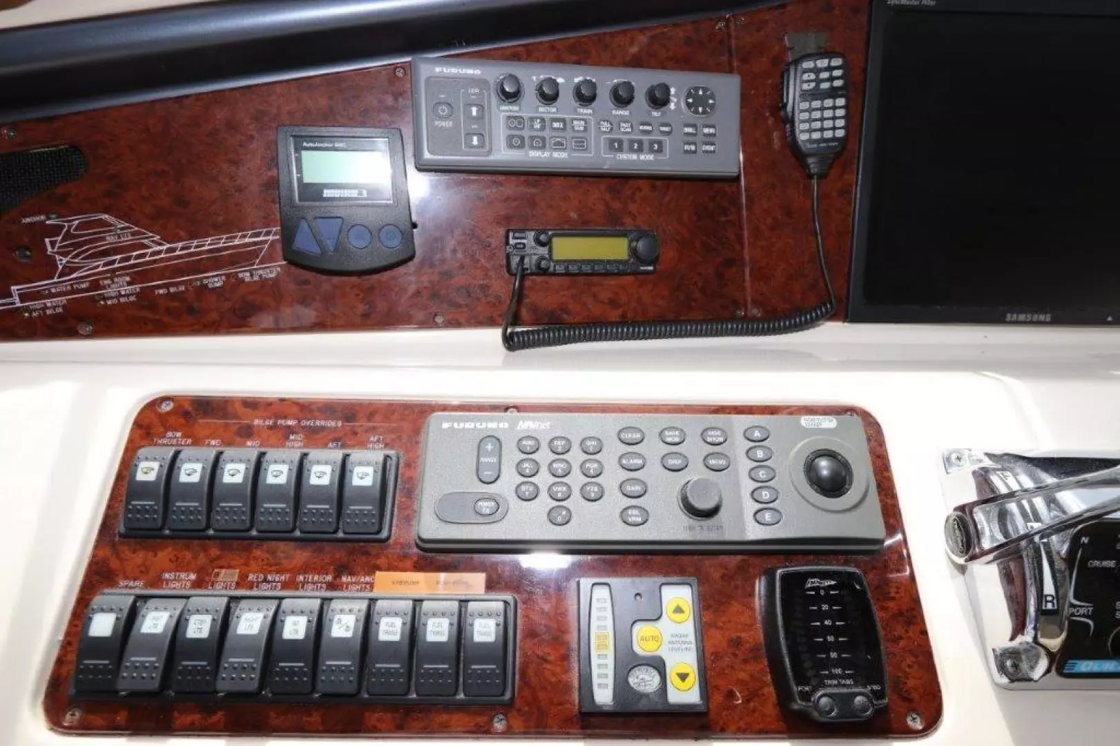 2004 Riviera Enclosed Flybridge - Image 32