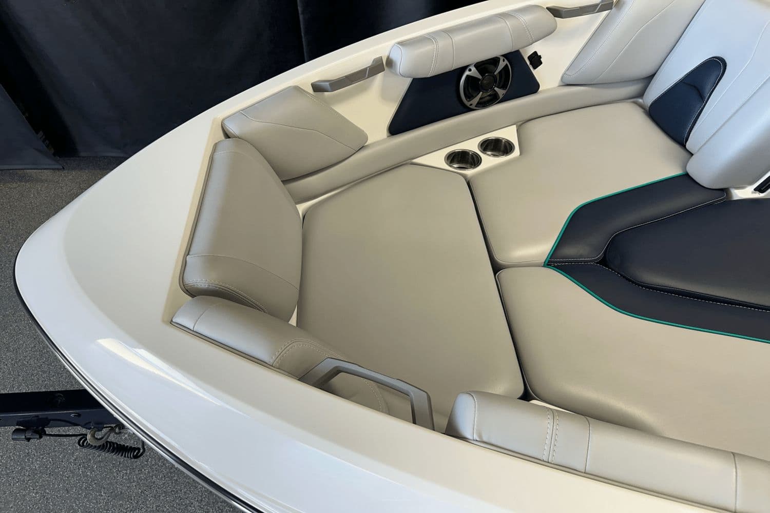 2021 Malibu Wakesetter 21 VLX - 3