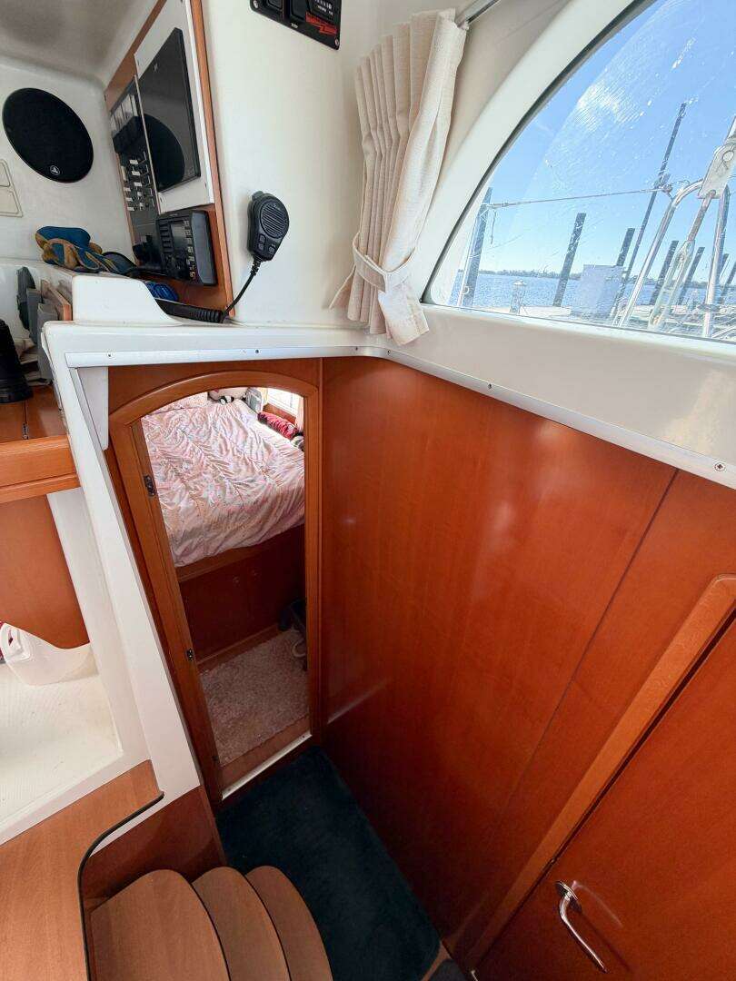 2005 Lagoon 380S - Image 31