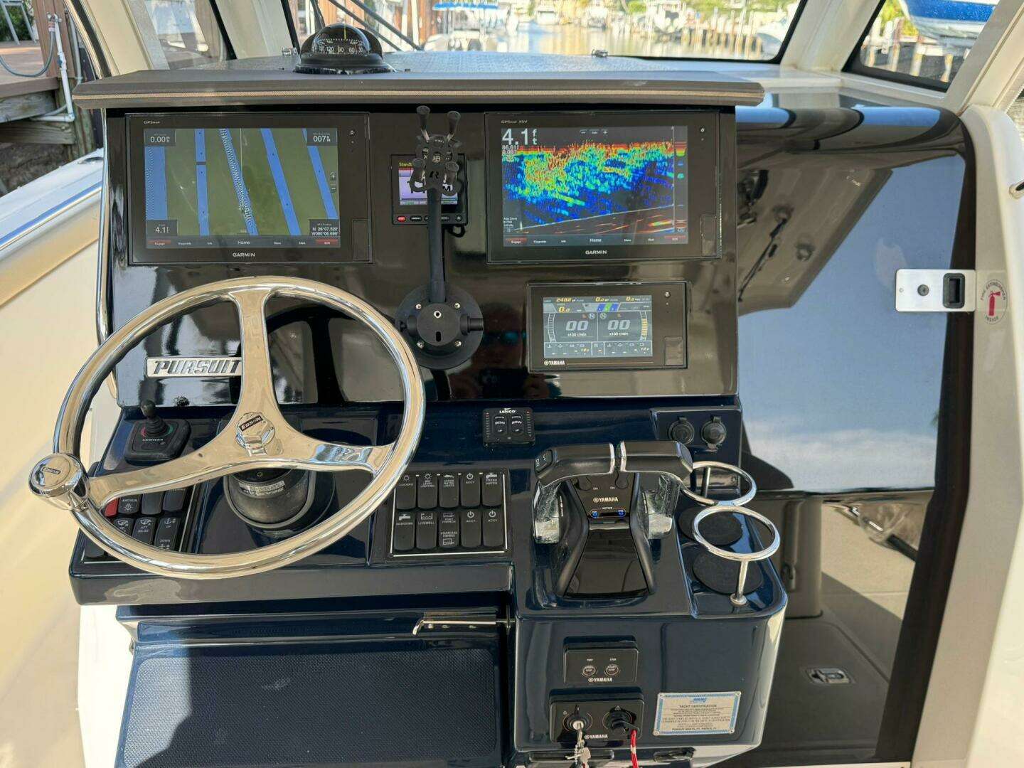 2020 Pursuit S328 - Image 12