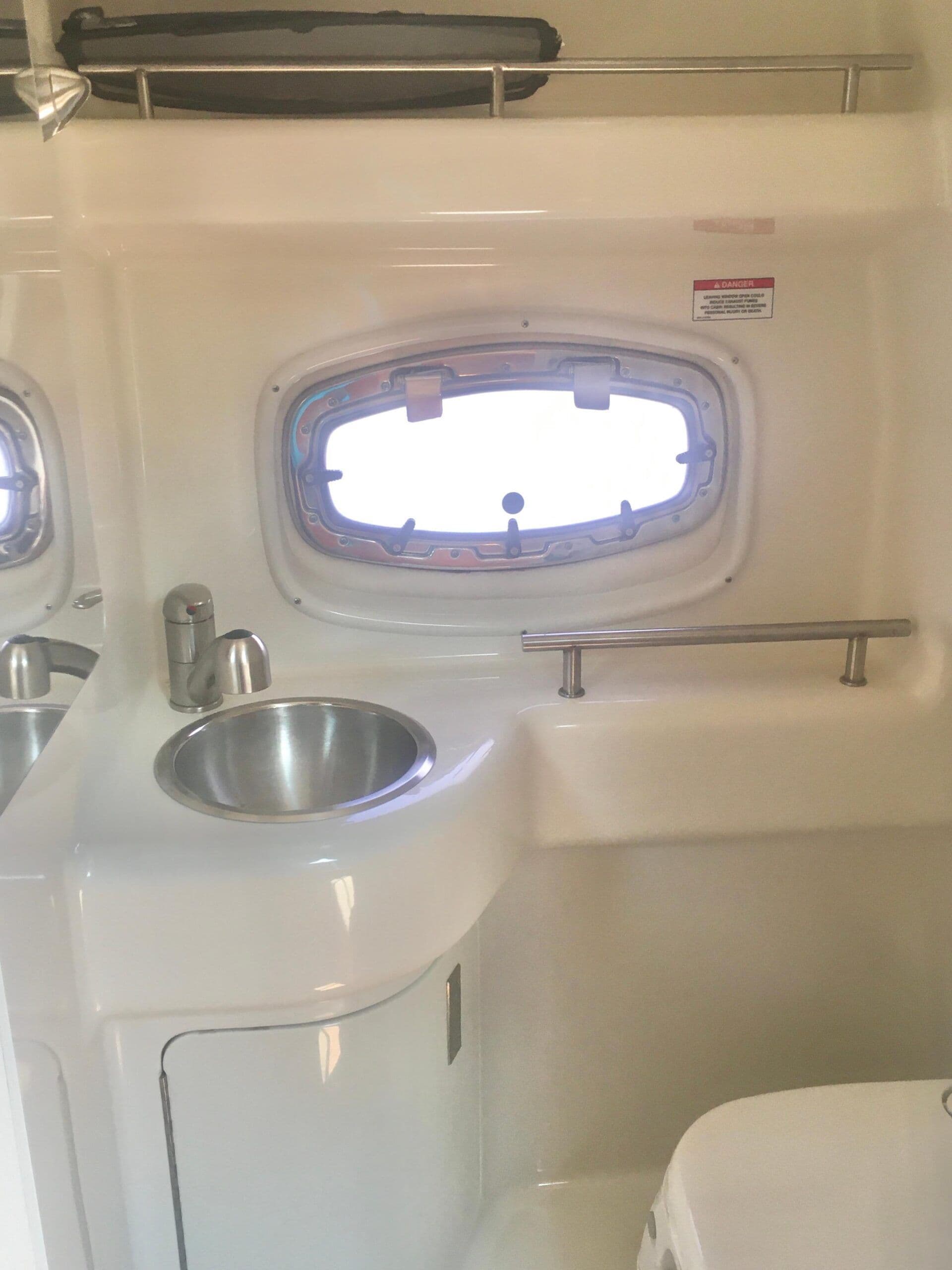2010 Sea Ray 260 Sundancer 19