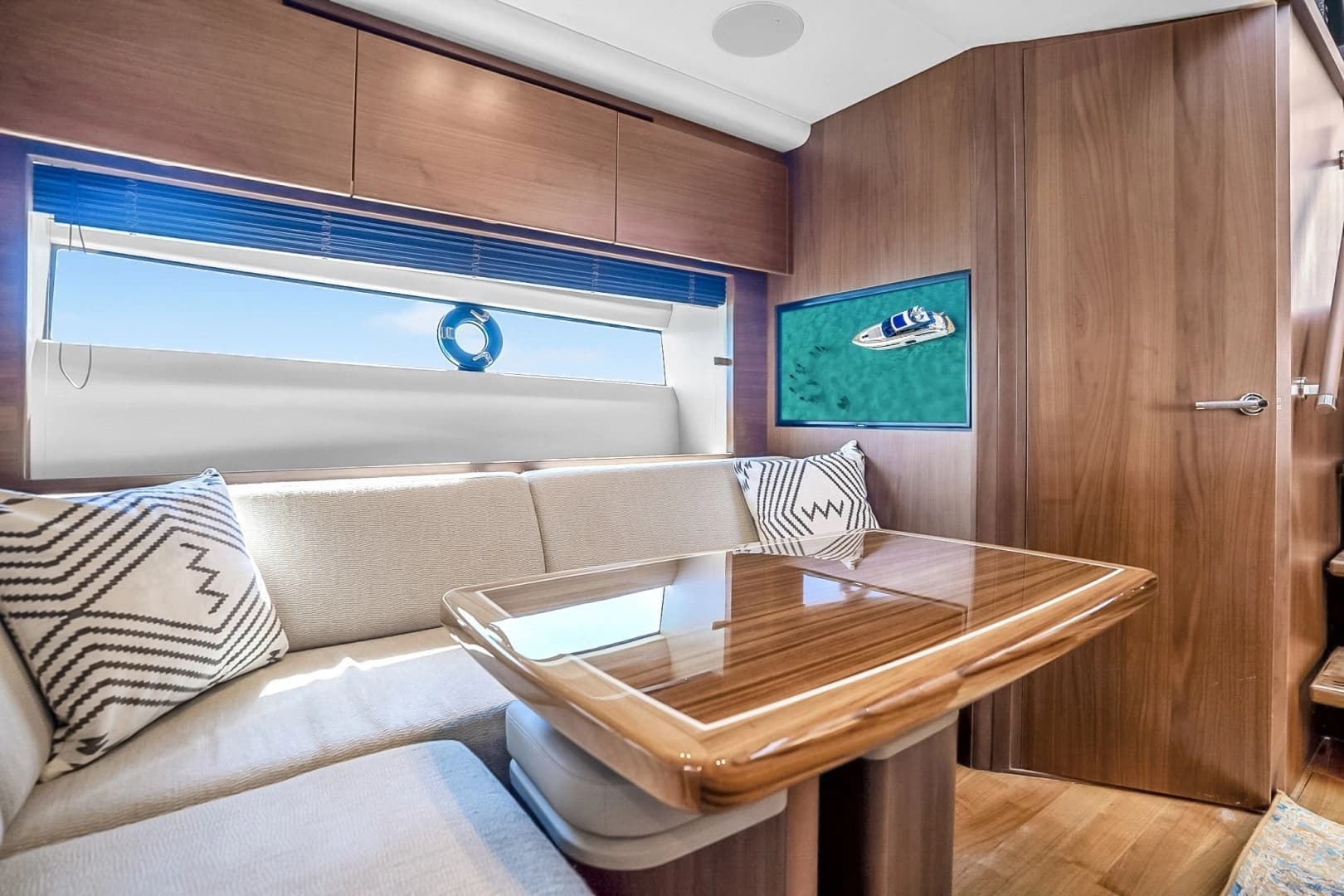 2016 Princess V58 - Image 11