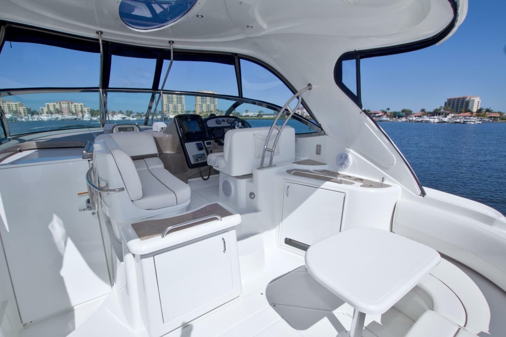 2008 Cruisers Yachts 420 Express - Image 25