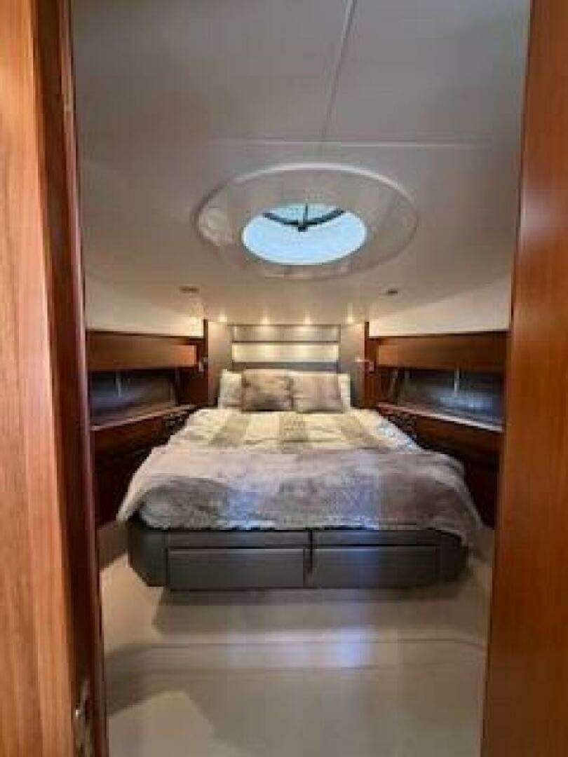 2012 Sunseeker Predator Sport Yacht 74 - Image 6